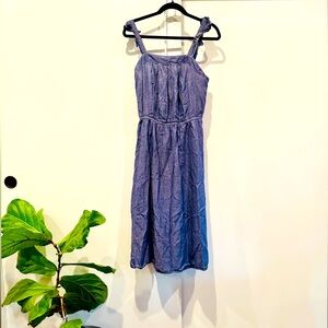 Old Navy midi dress
Size Medium